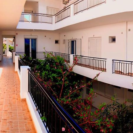 Ενοικιαζόμενα Δωμάτια Γεωργία Σταμούλου Rovies Bagian luar foto