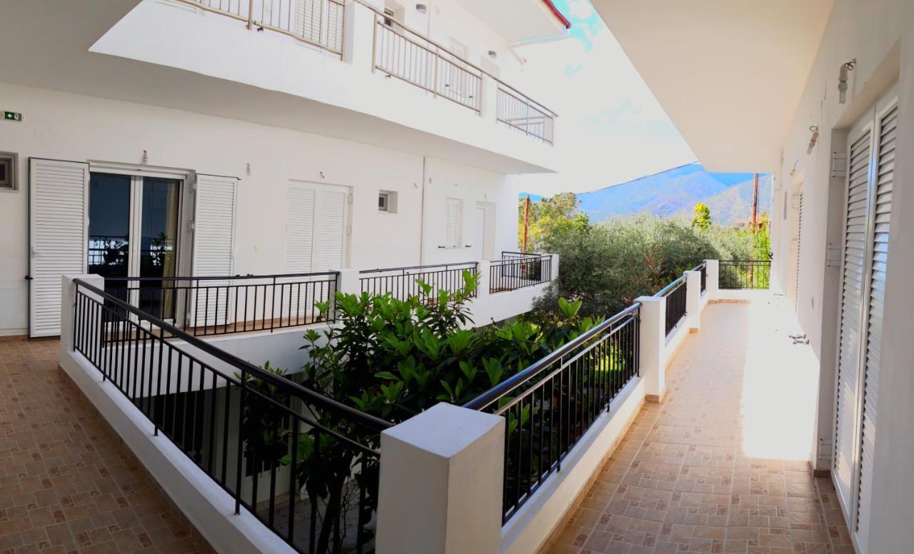 Ενοικιαζόμενα Δωμάτια Γεωργία Σταμούλου Rovies Bagian luar foto
