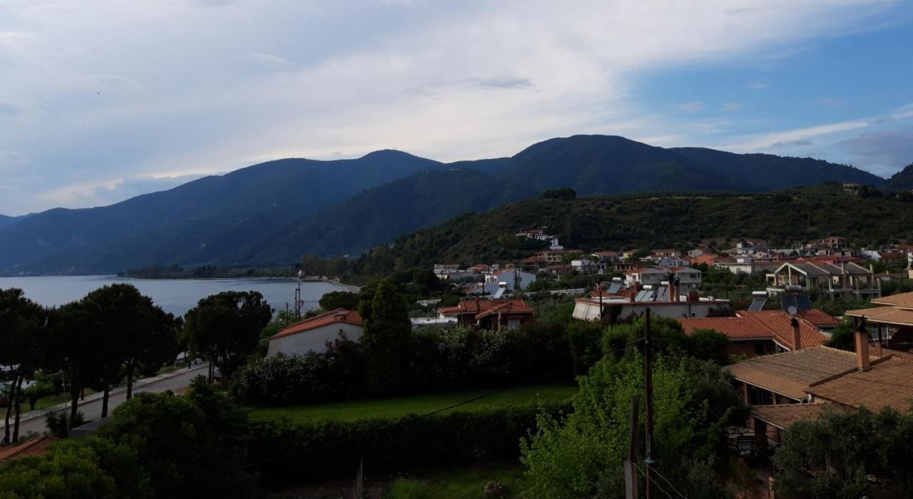 Ενοικιαζόμενα Δωμάτια Γεωργία Σταμούλου Rovies Bagian luar foto