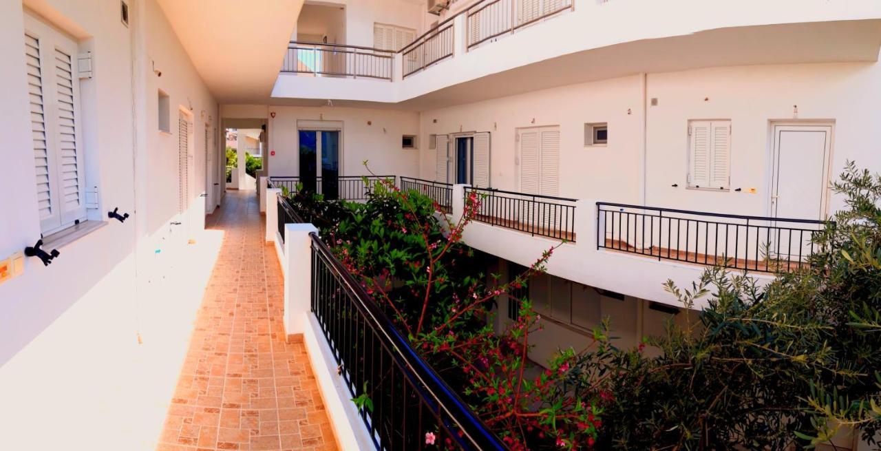 Ενοικιαζόμενα Δωμάτια Γεωργία Σταμούλου Rovies Bagian luar foto
